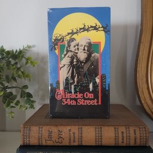 New & Sealed FOX Miracle On 34th Street VHS 1991